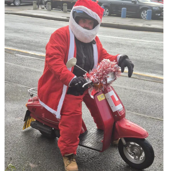 Mr Martin's Suzuki Ran - Santa Bike Burton On Trent 2025! Who Needs A Sleigh When You Have A Suzuki Ran!