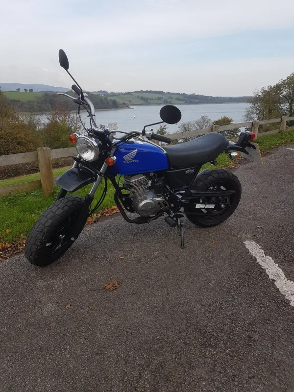 David's Ape 50 in front of Llandegfedd reservoir