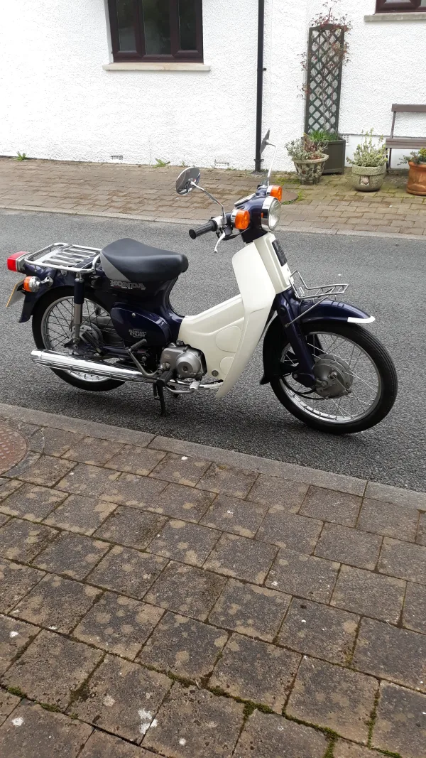 Peter's C90 looking stunning, what a road surface!