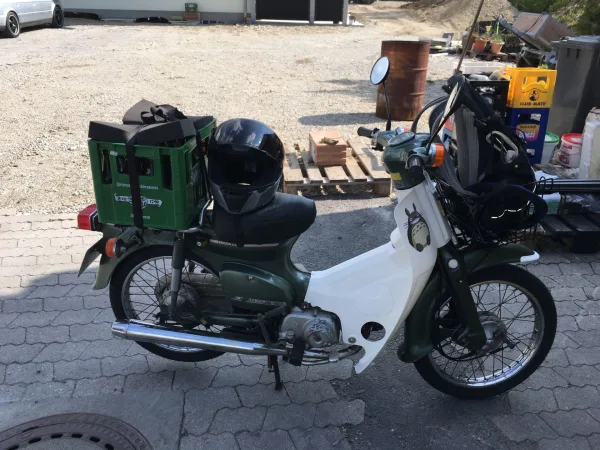 Michaels C90 arriving for the BBQ party, he is a busy bike