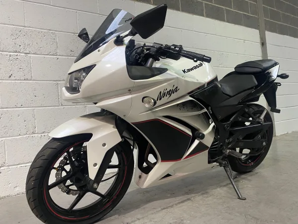 2011 Kawasaki Ninja 250 SE - photo 3