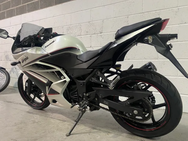 2011 Kawasaki Ninja 250 SE - photo 6