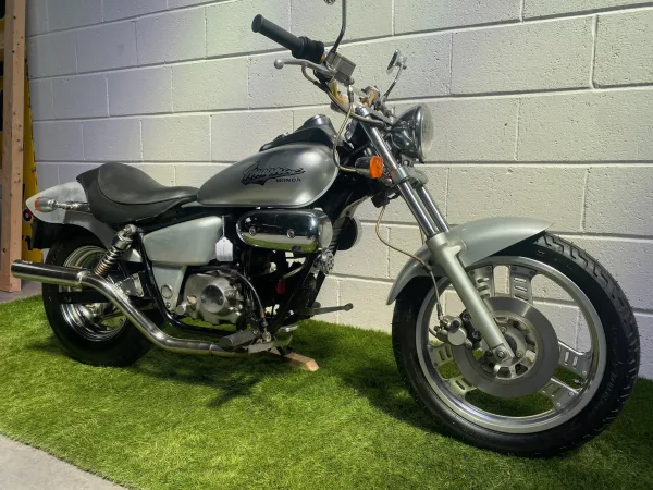 1999 Honda magna 50 - photo 2