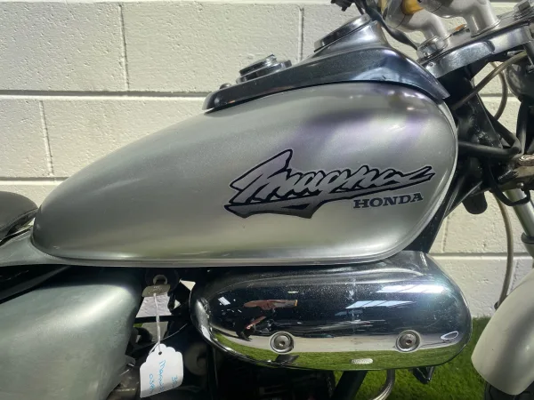 1999 Honda magna 50 - photo 9