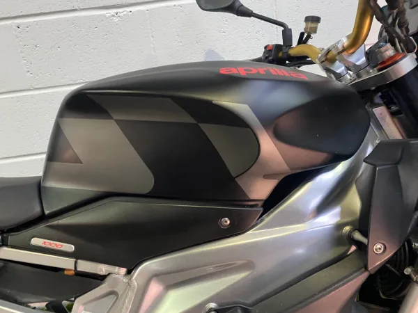 2011 Aprilia tuono 1000 RR - photo 12