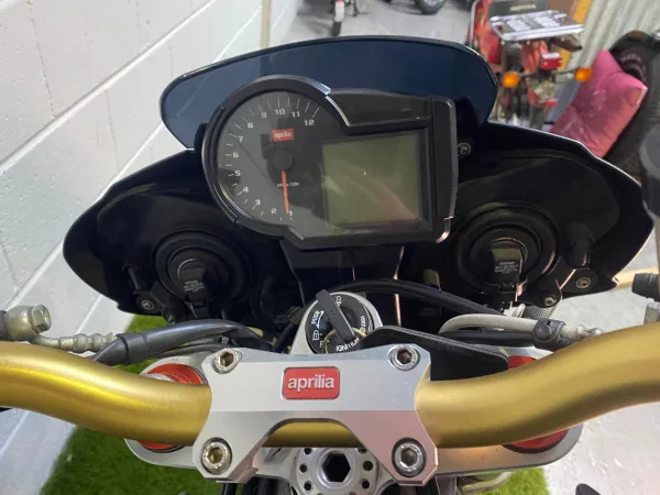 2011 Aprilia tuono 1000 RR - photo 14
