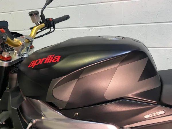2011 Aprilia tuono 1000 RR - photo 17